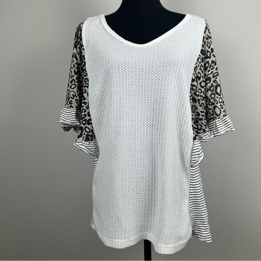 Grace & Emma Top Size Large Sheer White Waffle Knit Leopard Stripe Ruffle Sleeve